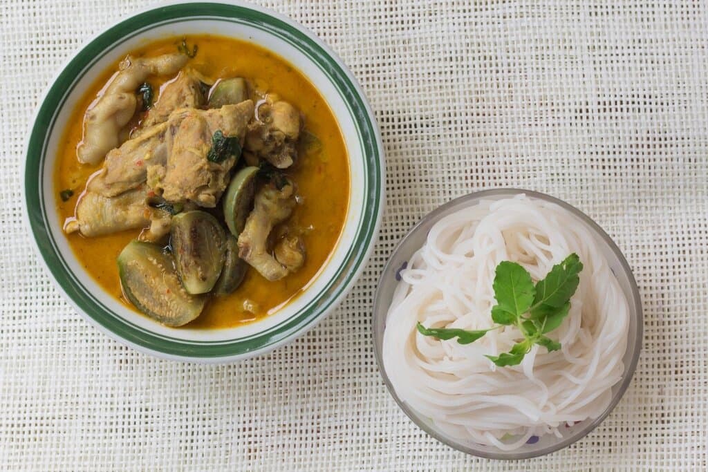 Groene curry met kip en broccoli