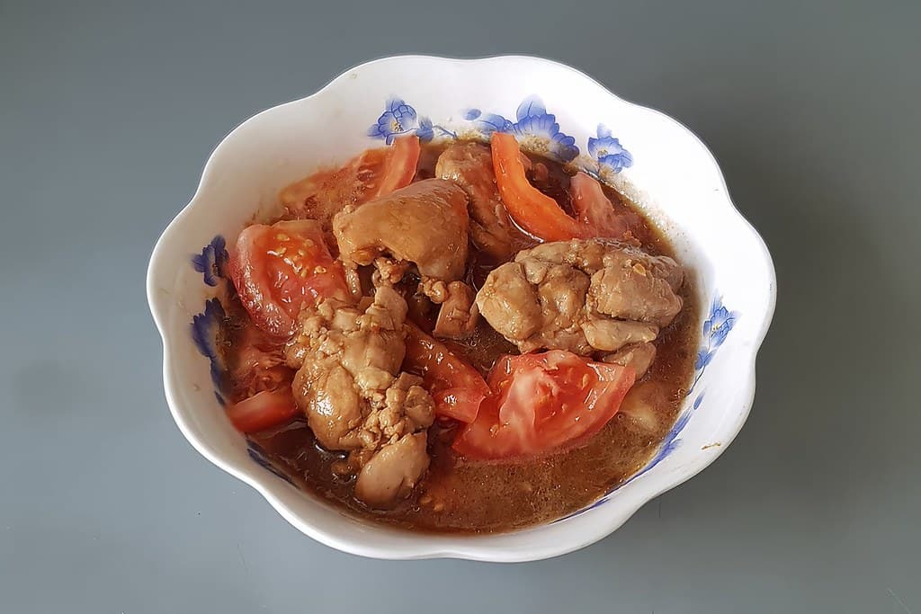 Kip cacciatore met paprika en tomaat